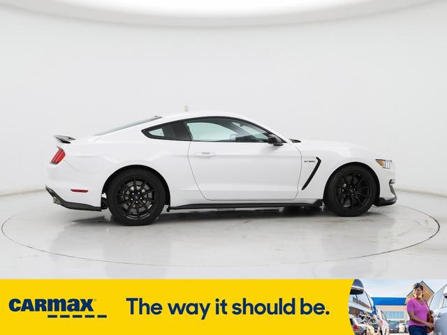 Photo of 2016 White Ford Mustang
