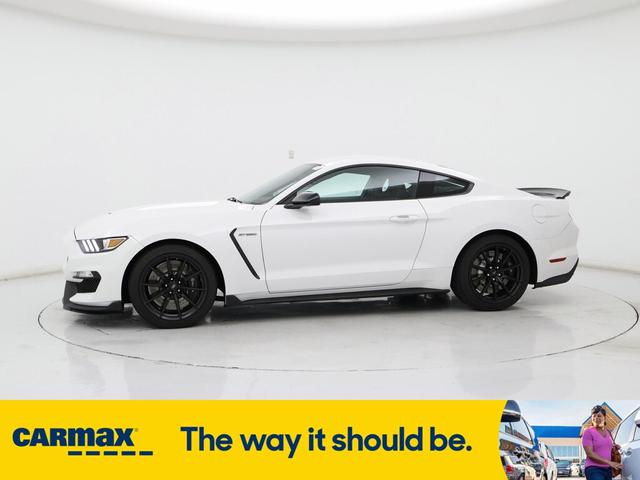 Photo of 2016 White Ford Mustang