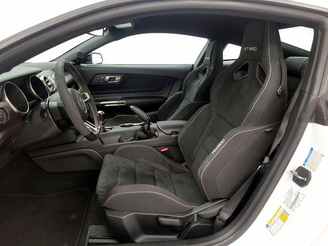 Photo of 2016 White Ford Mustang