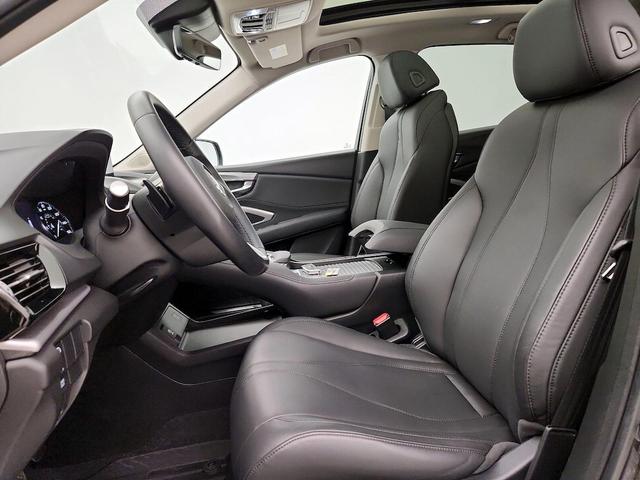 Photo of 2023 Black Acura RDX