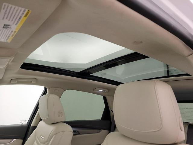 Photo of 2020 White Cadillac XT5