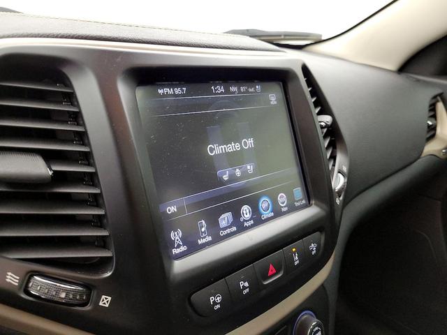 Photo of 2016 Gray Jeep Cherokee