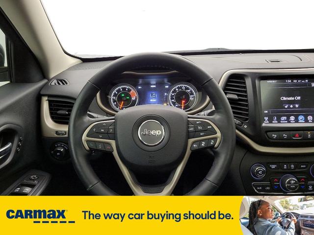 Photo of 2016 Gray Jeep Cherokee