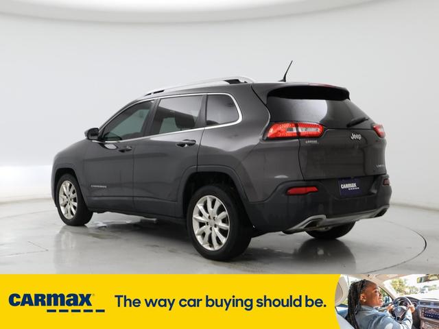 Photo of 2016 Gray Jeep Cherokee