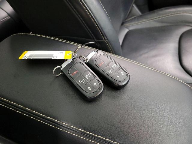 Photo of 2016 Gray Jeep Cherokee