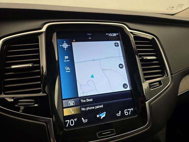 Photo of 2021 White Volvo XC90