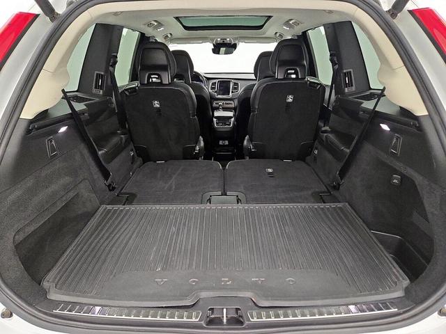 Photo of 2021 White Volvo XC90