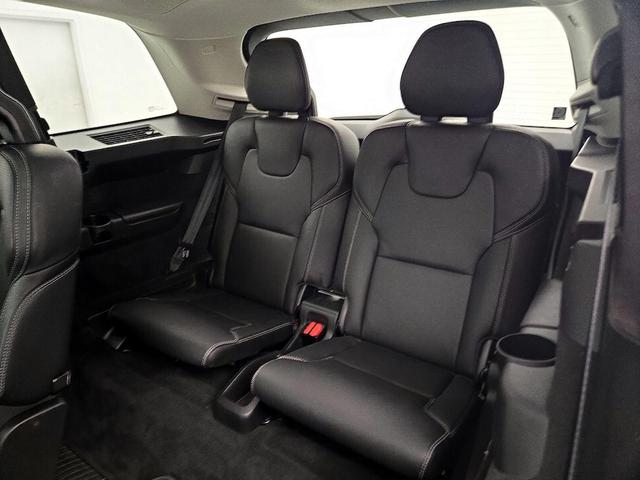 Photo of 2021 White Volvo XC90