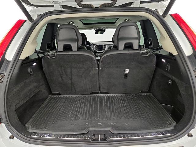 Photo of 2021 White Volvo XC90
