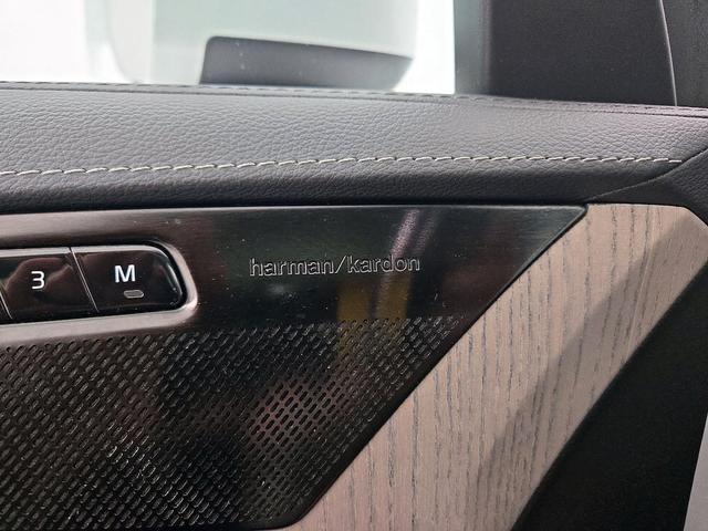 Photo of 2021 White Volvo XC90