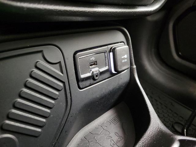 Photo of 2017 Green Jeep Renegade