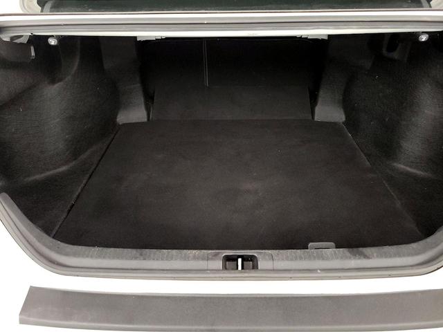 Photo of 2019 White Toyota Camry