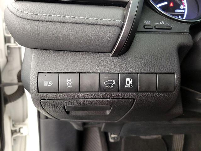 Photo of 2019 White Toyota Camry