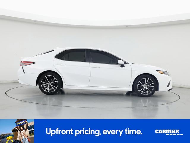 Photo of 2019 White Toyota Camry