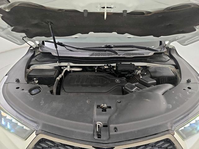 Photo of 2019 White Acura MDX