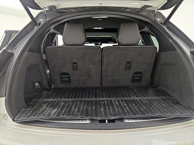 Photo of 2019 White Acura MDX