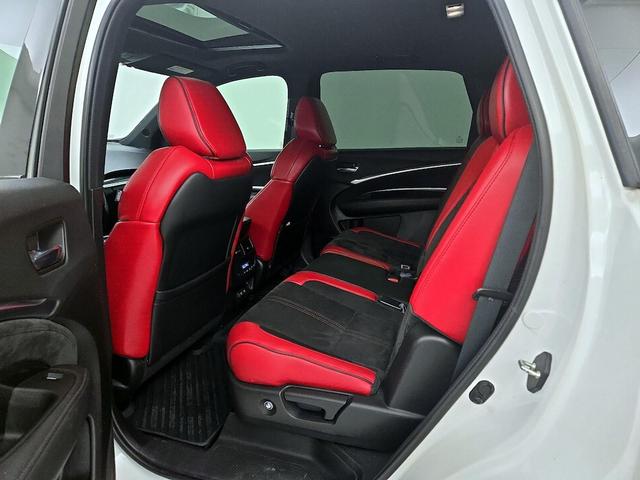 Photo of 2019 White Acura MDX