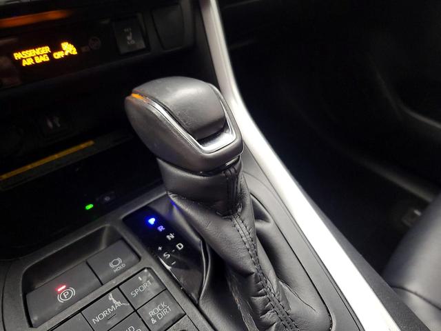 Photo of 2019 White Toyota RAV4