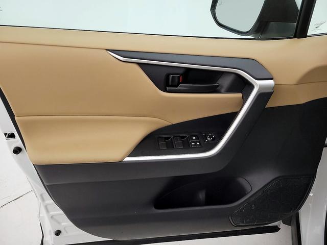 Photo of 2019 White Toyota RAV4