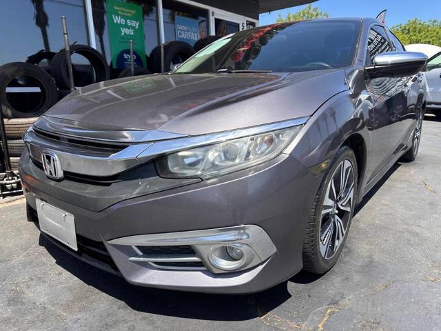 Photo of 2016 Gray Honda Civic