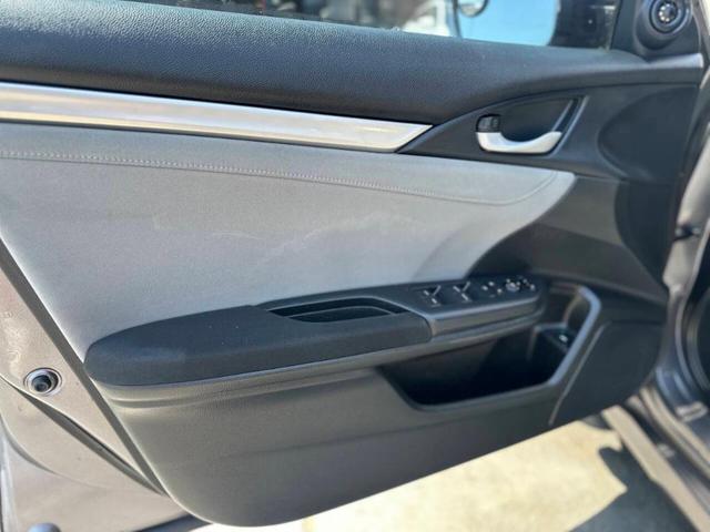 Photo of 2016 Gray Honda Civic