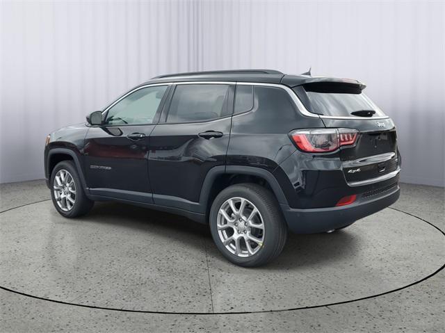 Photo of 2024 Diamond Black Crystal Pearlcoat Jeep Compass