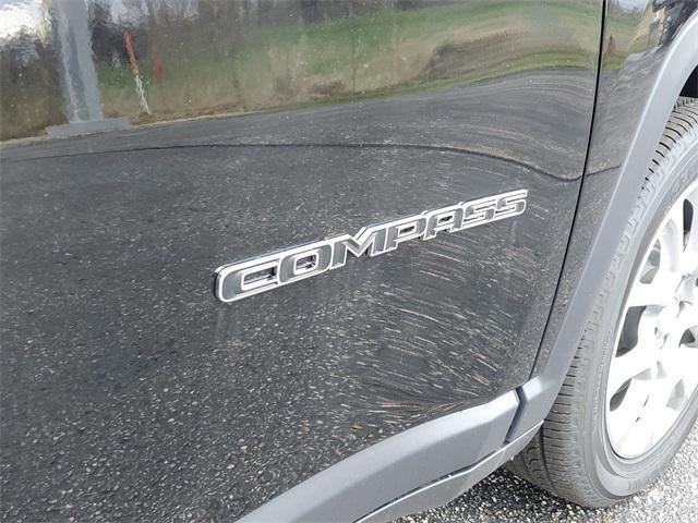 Photo of 2024 Diamond Black Crystal Pearlcoat Jeep Compass