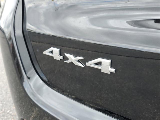 Photo of 2024 Diamond Black Crystal Pearlcoat Jeep Compass