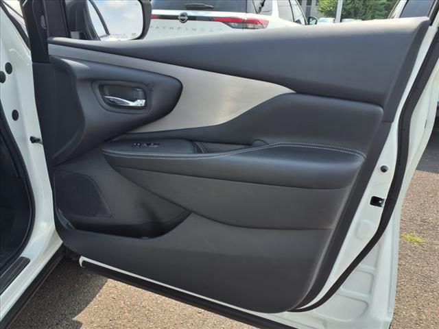 Photo of 2022 Pearl White Tricoat Nissan Murano