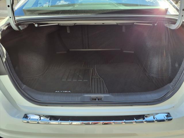 Photo of 2021 Pearl White Tricoat Nissan Altima