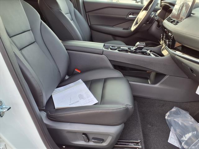 Photo of 2025 Everest White Pearl Nissan Rogue