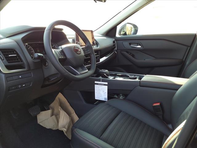 Photo of 2025 Super Black Nissan Rogue