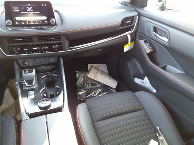 Photo of 2025 Super Black Nissan Rogue