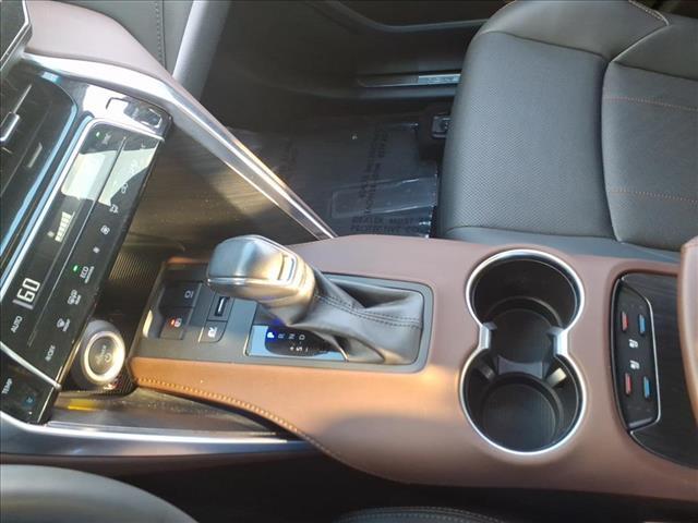 Photo of 2023 Ruby Flare Pearl Toyota Venza