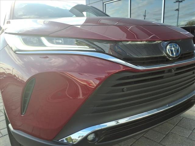 Photo of 2023 Ruby Flare Pearl Toyota Venza