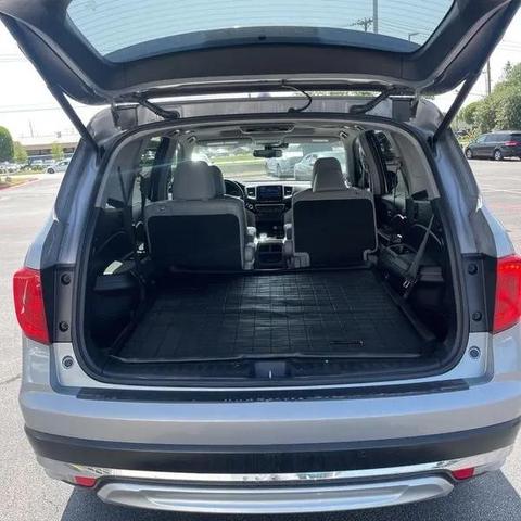 Photo of 2017 Silver Honda Pilot