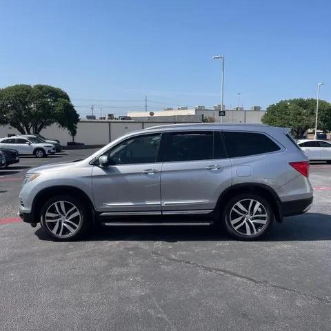 Photo of 2017 Silver Honda Pilot