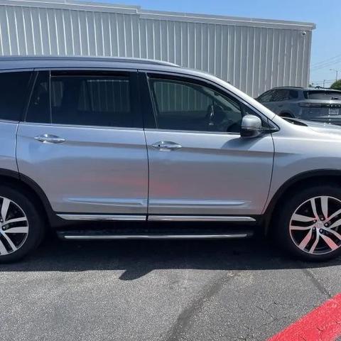 Photo of 2017 Silver Honda Pilot