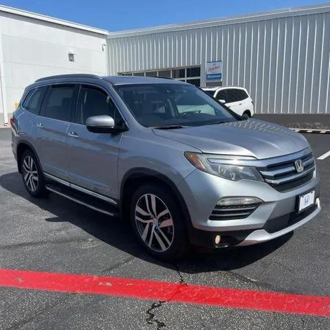 Photo of 2017 Silver Honda Pilot