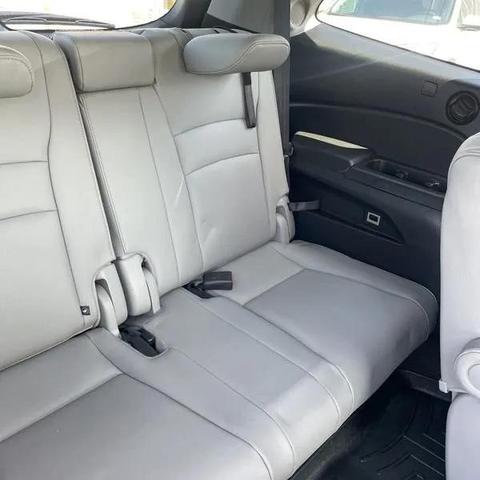 Photo of 2017 Silver Honda Pilot