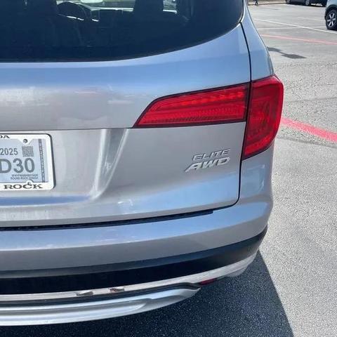 Photo of 2017 Silver Honda Pilot