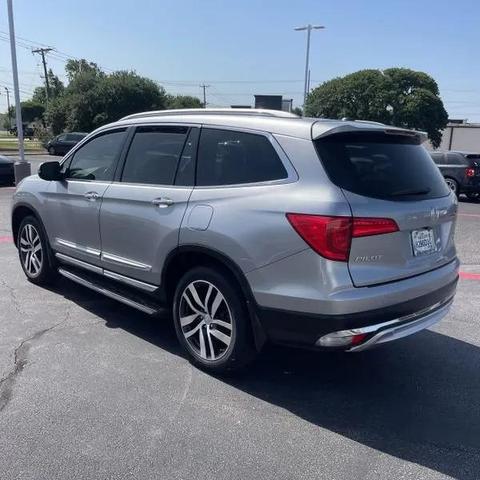 Photo of 2017 Silver Honda Pilot