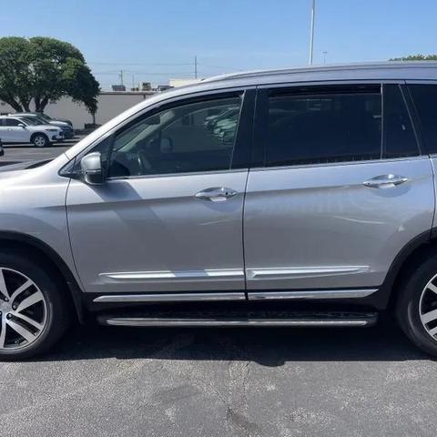 Photo of 2017 Silver Honda Pilot