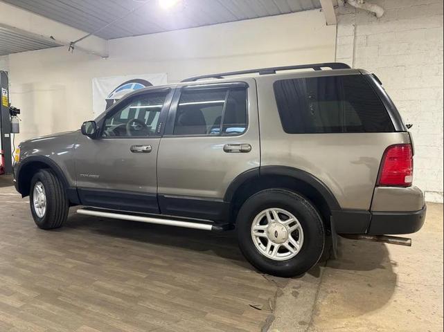 Photo of 2002 Silver Ford Explorer