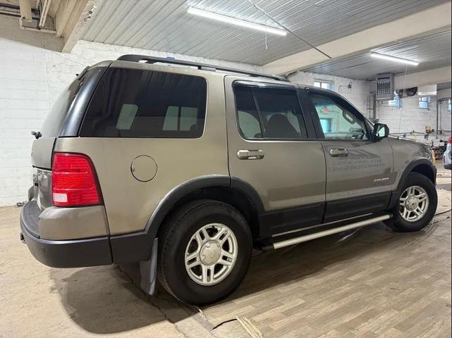 Photo of 2002 Silver Ford Explorer