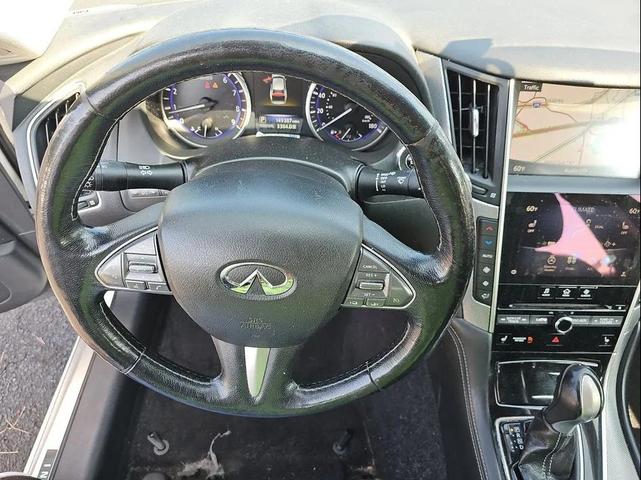 Photo of 2016 White INFINITI Q50