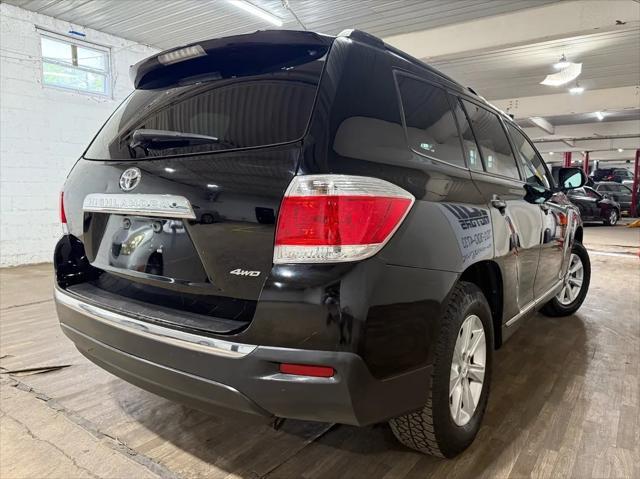 Photo of 2011 Black Toyota Highlander