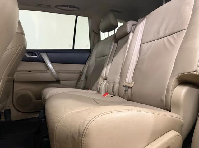 Photo of 2011 Black Toyota Highlander