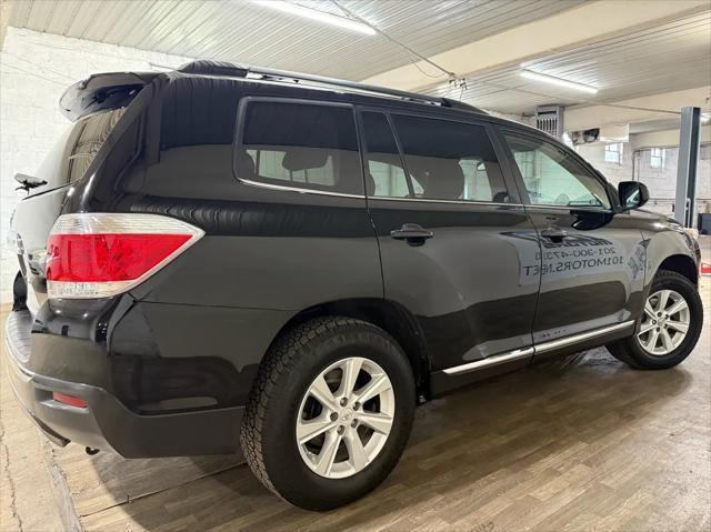 Photo of 2011 Black Toyota Highlander