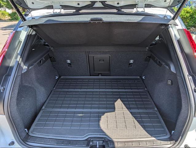 Photo of 2022 Crystal White Volvo XC40 Recharge Pure Electric
